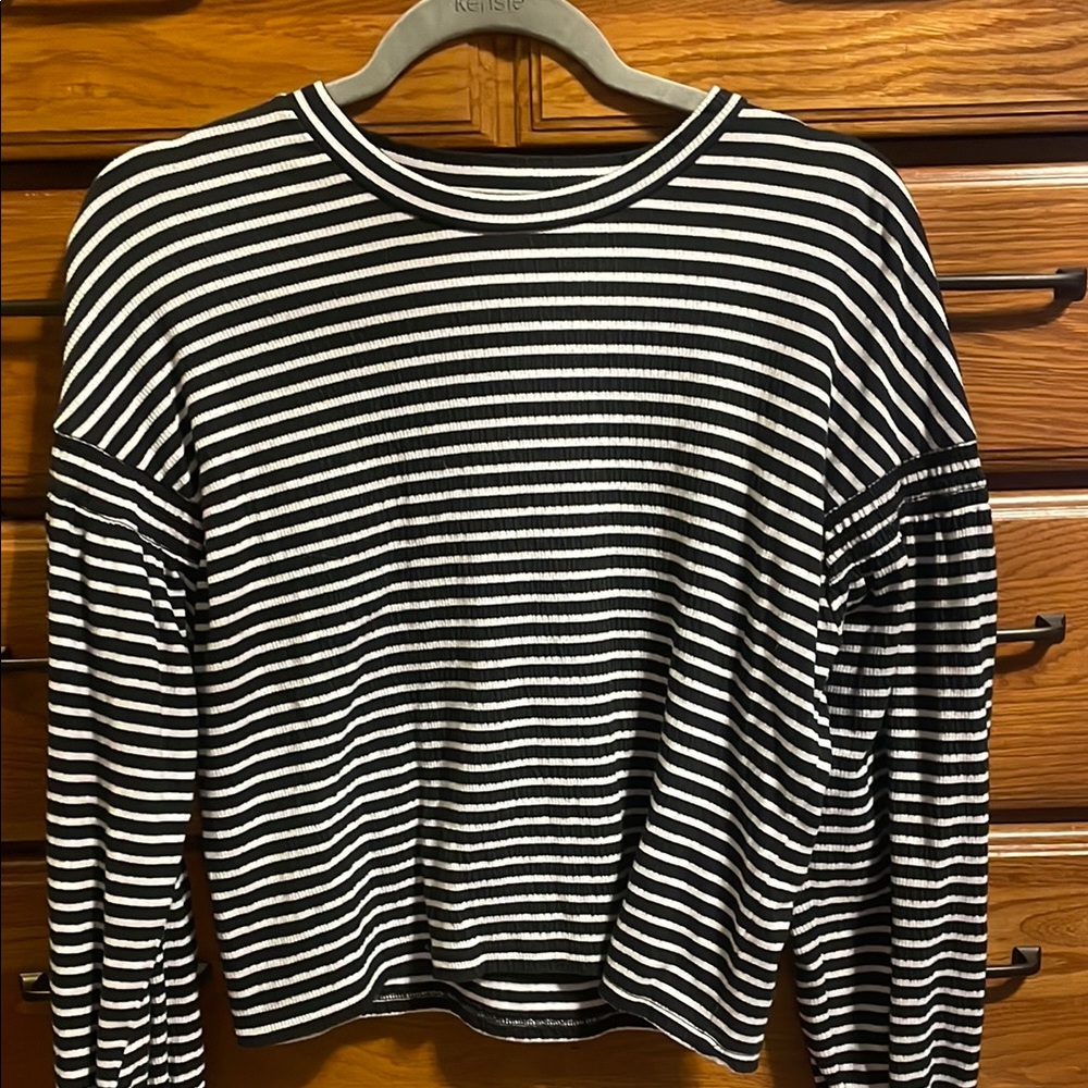 Banana Republic Black and White Striped Bubble Sleeve Women's Top